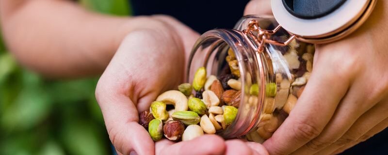 230929111535-04-eating-nuts-wellness-mixed-stock